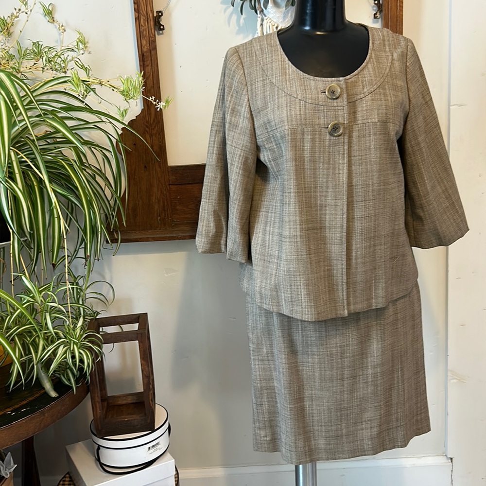 Two piece suit/dress by Banana Republic, size 8. Gently worn and clean.